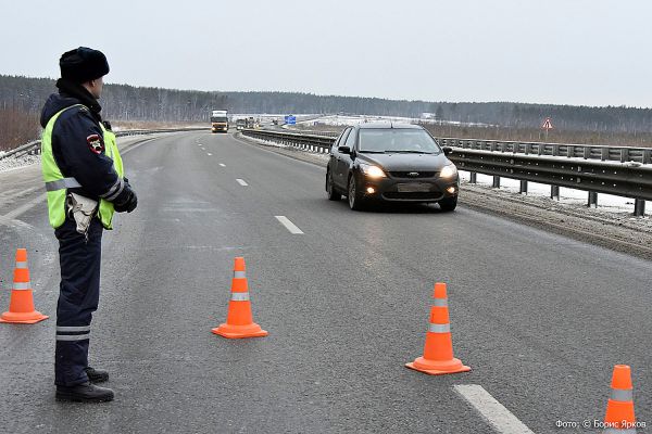 Из-за прогнозируемого сегодня гололеда, госавтоинспекция просит воздержаться от поездок на автомобилях