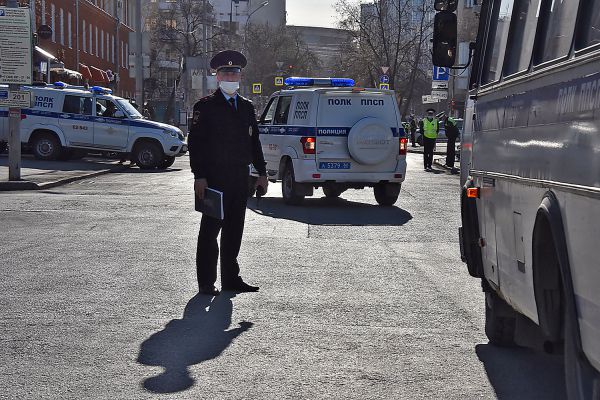 В Нижнем Тагиле мужчина неделю держал в заложниках жену и сына