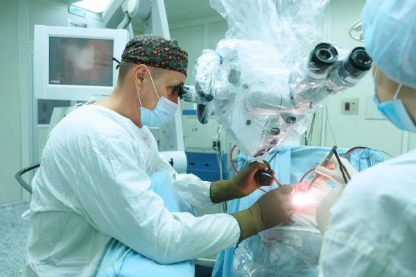 Ювелирная работа в квадрате помогла уральским врачам победить редкую патологию мозга