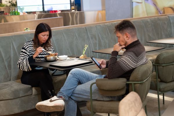 Уральцы потратили миллионы на чаевые и попали в новый всероссийский рейтинг щедрости