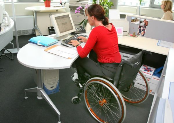 Центры занятости обяжут трудоустраивать инвалидов