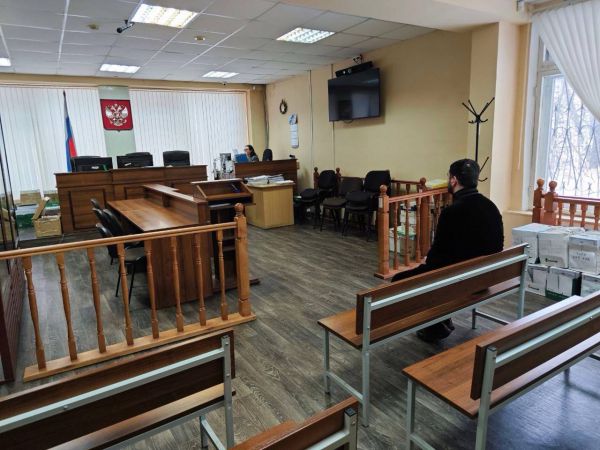 В Екатеринбурге водителя «Мазды» арестовали на 10 суток за отказ снять тонировку