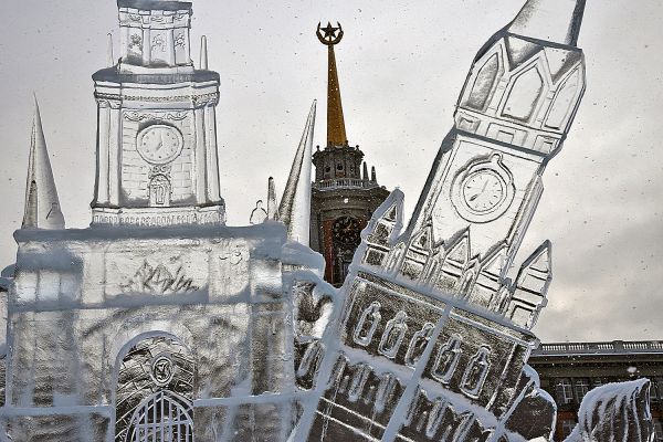 Наш фотокорреспондент одним из первых увидел, как будет выглядеть новогодний «Изумрудный город»