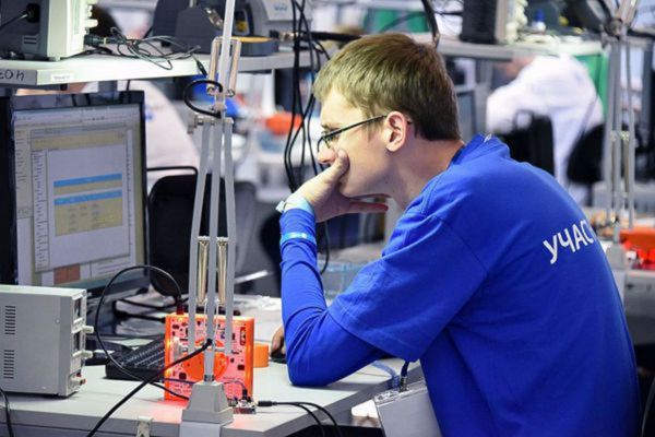 Екатеринбург и Нижний Тагил вошли в топ-100 городов РФ по уровню зарплат