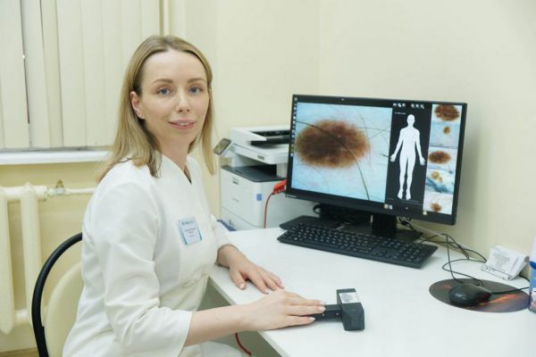 Поликлиники Свердловского онкодиспансера оснастили  современными дерматоскопами для раннего выявления рака кожи
