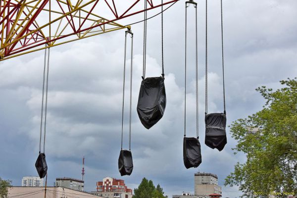 С центральной аллеи «Радуга Парка» исчезли все аттракционы. Рассказываем, почему