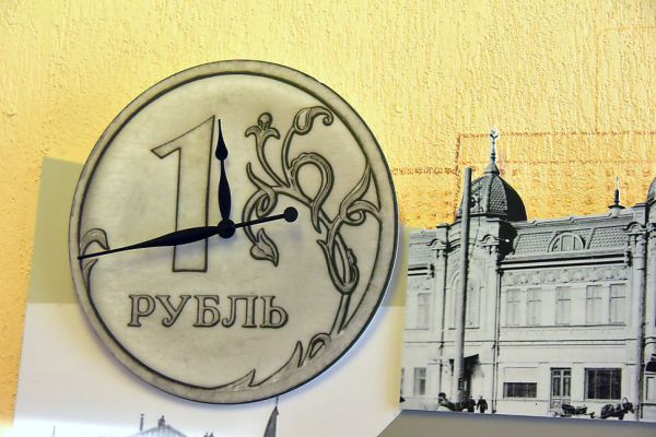 Уральский экономист объяснил падение рубля