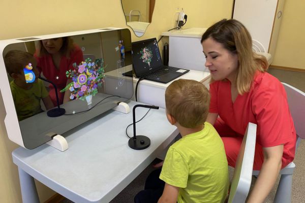 Глядя в «Умное зеркало»: как логопеды Первоуральска помогают детям исправлять речевые недостатки