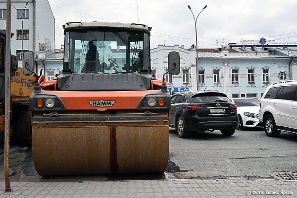 Мэрия Екатеринбурга начала искать подрядчика на ремонт проспекта Ленина