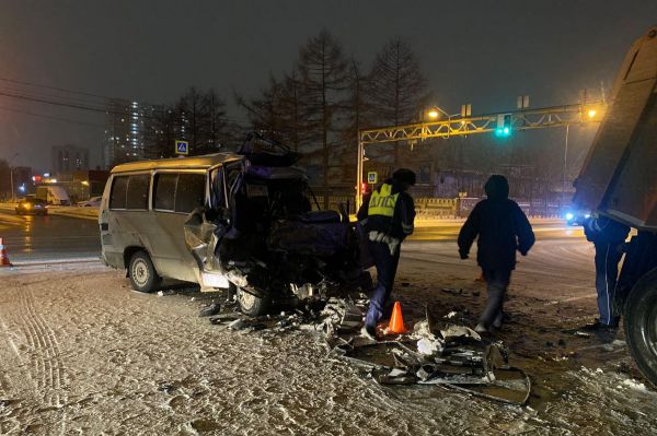 Водитель Toyota погиб в ДТП на улице Фронтовых Бригад