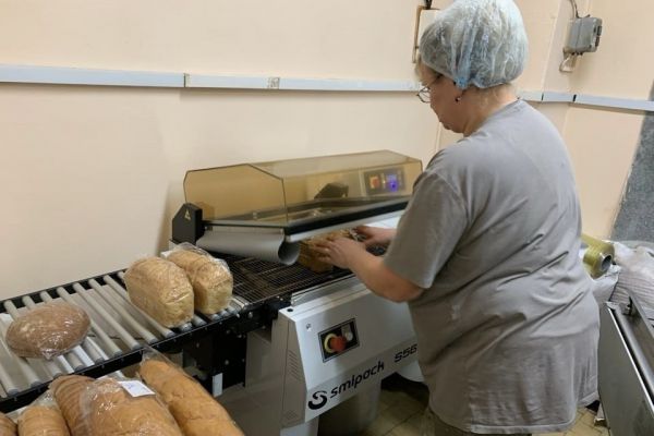 На Североуральском бокситовом руднике начали упаковать хлеб