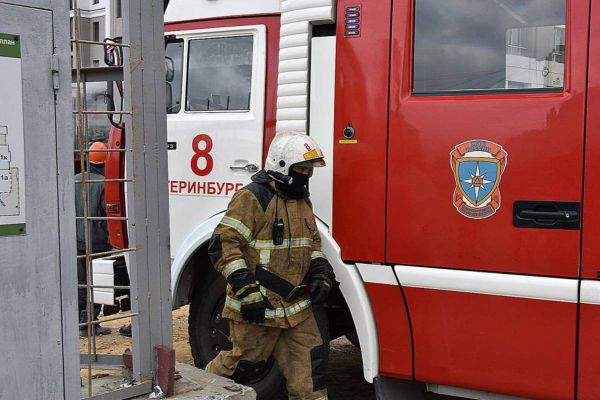 В Чкаловском районе Екатеринбурга вспыхнул теннисный корт