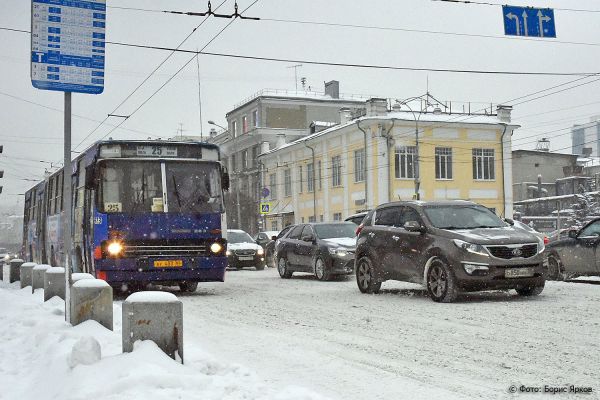 На Урале 7 и 8 января ожидается сильный снег и ветер до 15 метров в секунду