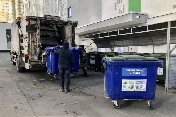 В Каменске-Уральском половину старых мусорных баков заменили на евроконтейнеры