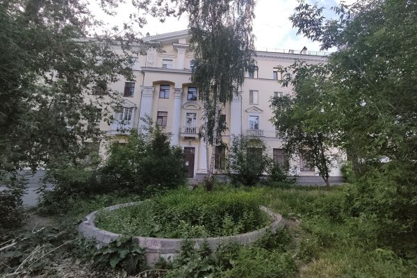 В Екатеринбурге одобрили частичную застройку сквера у Дома художников