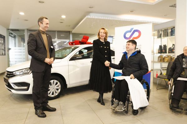 Свердловчане, пострадавшие на производстве, получили 29 новых автомобилей от регионального Отделения Соцфонда