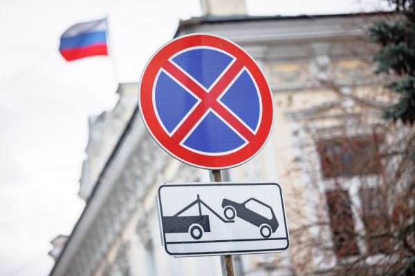 В Екатеринбурге запретят парковаться на улице Горького и проспекте Космонавтов