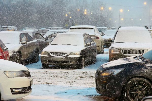 Из-за непогоды утром автомобилисты Екатеринбурга попали в 9-балльную пробку