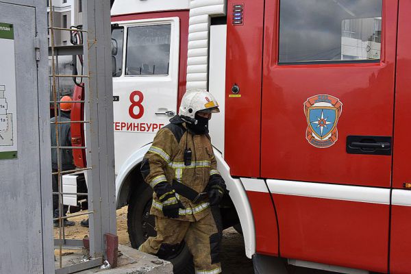 В Екатеринбурге работники пиццерии забыли выключить плиту. Приехали пожарные