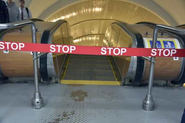 В Екатеринбурге работу метрополитена остановили из-за падения человека на рельсы