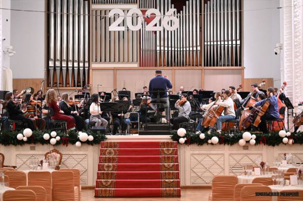 В Новый год – с музыкой: в Свердловской филармонии начались вечера концертов за столиками