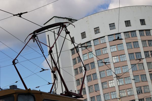 В Екатеринбурге из-за морозов ограничили скорость движения троллейбусов и трамваев