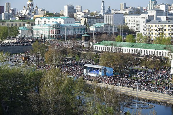 В Екатеринбурге вести концерт в День Победы будет известный актер Александр Устюгов