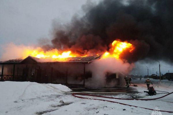 В Свердловской области произошел пожар на лыжной базе в Тугулыме