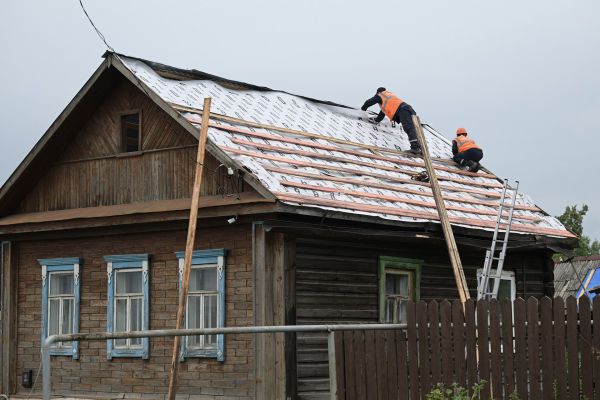 В пострадавшей от урагана Кушве отремонтировали более половины поврежденных домов