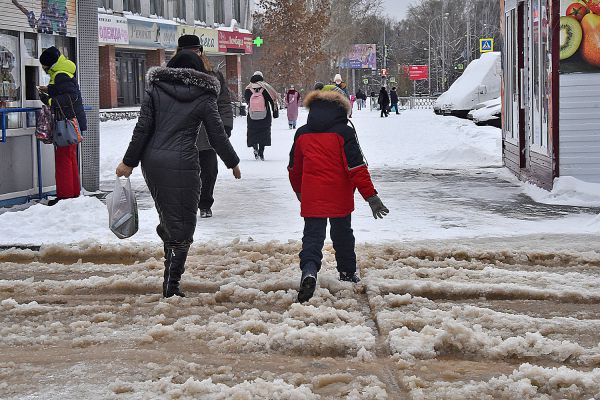 Из-за аварии на Уралмаше без холодной воды остались два жилых дома и детский сад