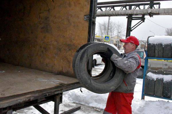 В Первоуральске  с контейнерных площадок собрали около 210 тонн старых шин