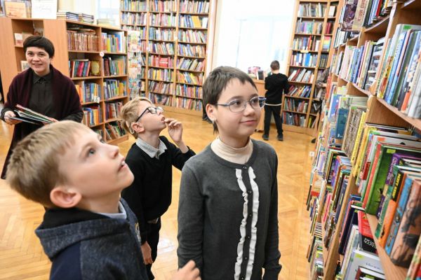 Лучший школьный педагог-библиотекарь и самая читающая школа России — в Нижнем Тагиле