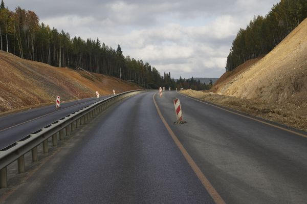 В Свердловской области водитель внедорожника снес несколько камер-треног