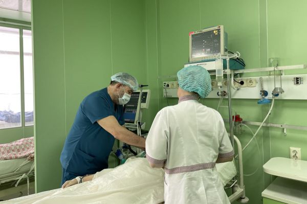 В Екатеринбурге выписали из больницы девушку, выпавшую с 20-го этажа