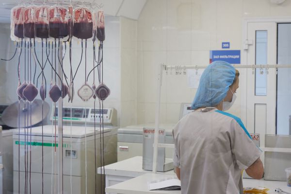 Своей кровью с детьми делится сотрудница исправительной колонии из Екатеринбурга