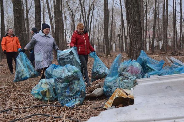 В Первоуральске в весенние субботники вывезли 6700 кубометров мусора