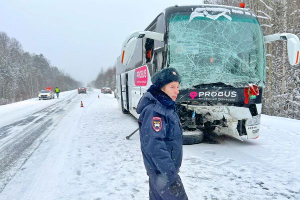 В Свердловской области в ДТП с пассажирским автобусом погиб человек