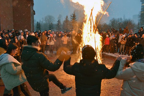 Уральские армяне одновременно отметили День влюбленных и Масленицу. Фото