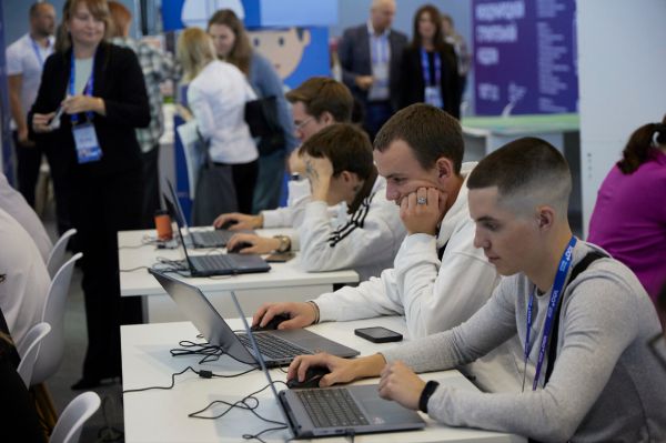 Сбер и ВТБ запустили сервис, который позволит предпринимателям работать со счетами в разных банках в едином интерфейсе