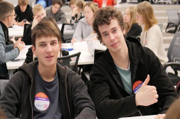 Губернатор Денис Паслер поздравил уральских студентов с праздником