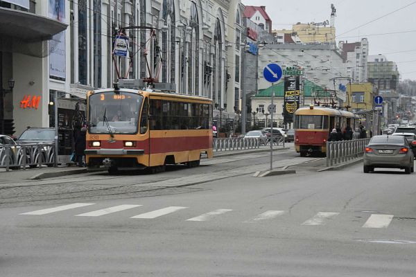 В Екатеринбурге установят девять «умных» остановок. Они будут показывать даже погоду