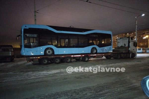 В Екатеринбург привезли 10 новых троллейбусов от «Синары»