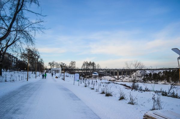 В Каменске-Уральском завершили благоустройство набережной  Исети