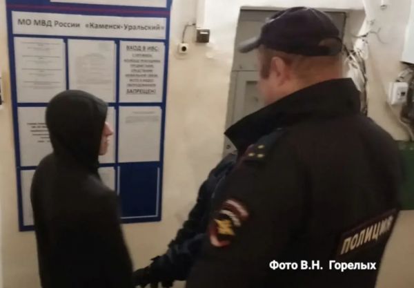 Полиция взяла под стражу подозреваемого в угоне автомобиля у ветерана СВО в Каменске-Уральском