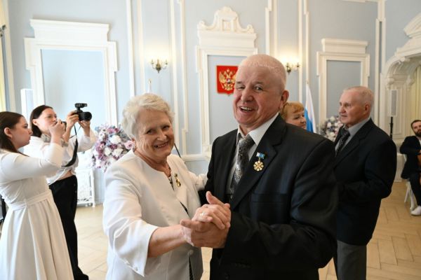 Екатеринбуржцы начали отмечать День семьи, любви и верности