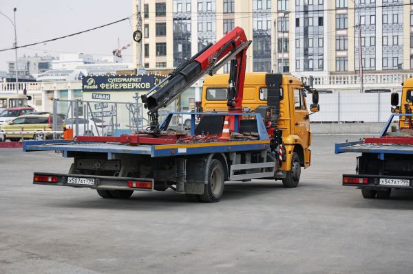 Из-за рекордных снегопадов на Урале взлетел спрос на эвакуацию грузовиков и автобусов
