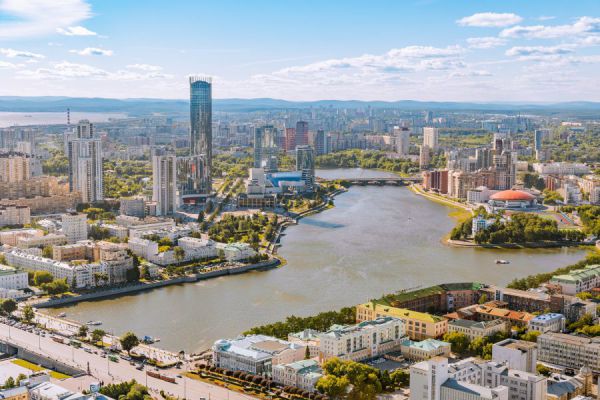 Екатеринбург по уровню зарплат занял 18-е место среди российских городов