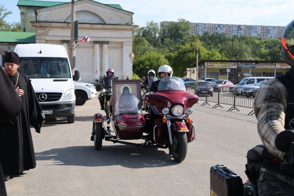 В Каменске-Уральском почтили православного основателя города