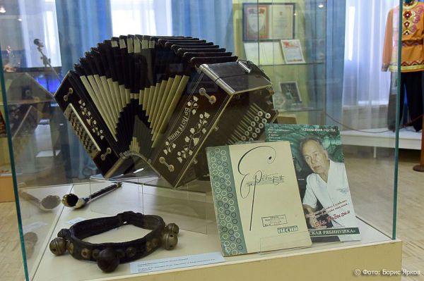 В Екатеринбург привезли уникальную гармонь начала XX века