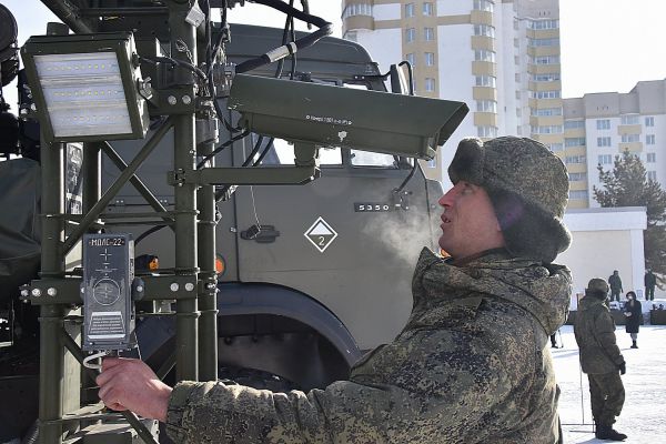 Фоторепортаж: специализированная военная бригада показала, как она борется с COVID-19